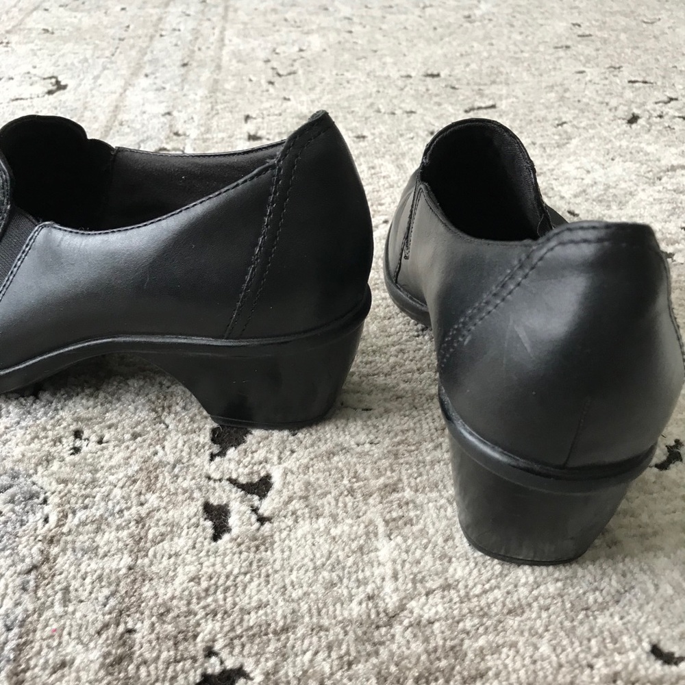 Clarks Shoes - Picture 3 of 5